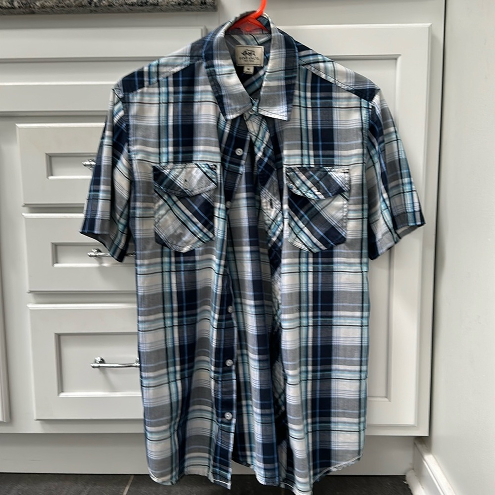 Men's size medium used blue pattern Ecko Unltd short sleeve button up shirt.